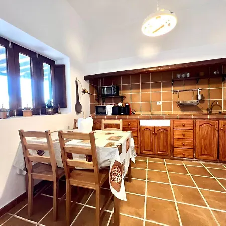 Casa Grande Con Terraza, Barbacoa, Vista A Montana En Ye *