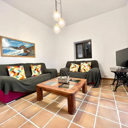 Casa Grande Con Terraza, Barbacoa, Vista A Montana En Ye Apartment