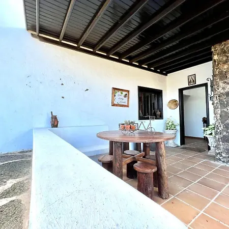 Casa Grande Con Terraza, Barbacoa, Vista A Montana En Ye Haria