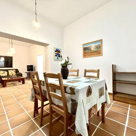 Casa Grande Con Terraza, Barbacoa, Vista A Montana En Ye 海瑞亚